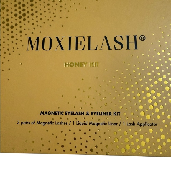 the MoxieLash Honey Kit, a set of magnetic eyelashes with Applicator - Picture 3 of 4